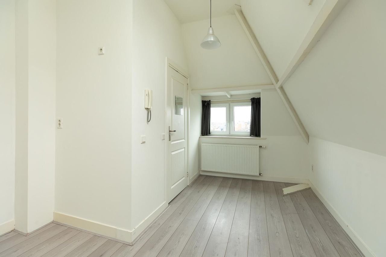 Spacious Living: 94m² and 3 Bathrooms - Image 9