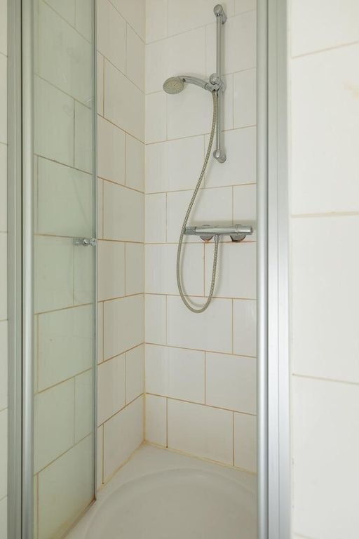 Spacious Living: 94m² and 3 Bathrooms - Image 16