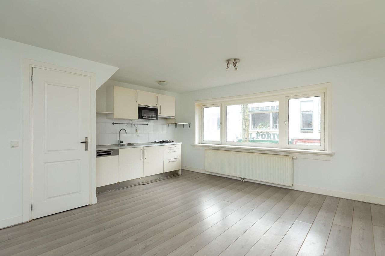 Spacious Living: 94m² and 3 Bathrooms - Image 3