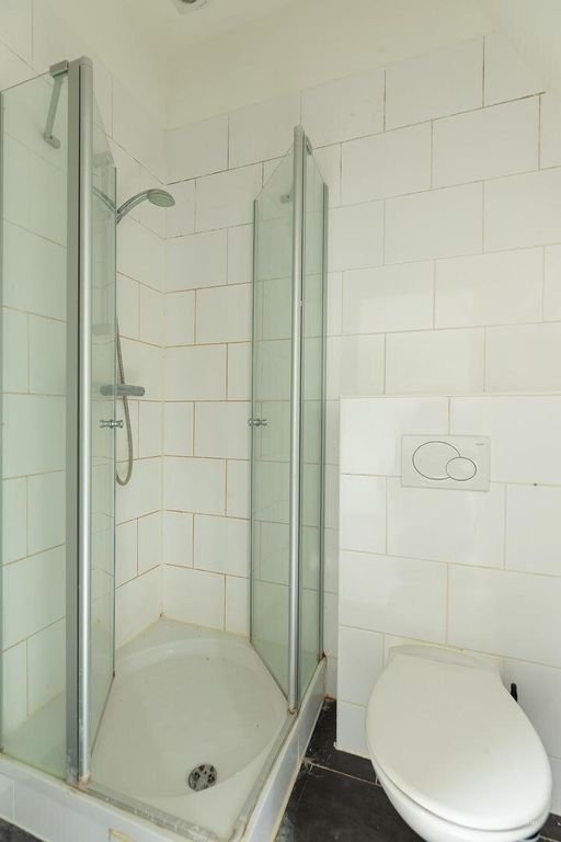 Spacious Living: 94m² and 3 Bathrooms - Image 12