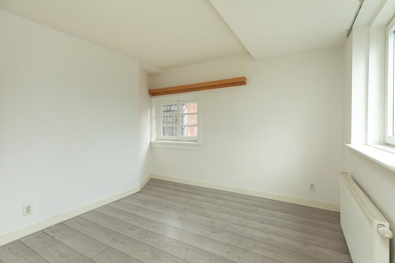 Spacious Living: 94m² and 3 Bathrooms - Image 6