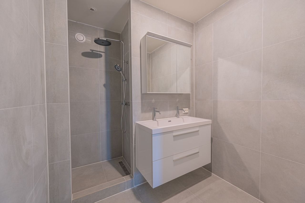 Renovated apartment with a view - Image 14