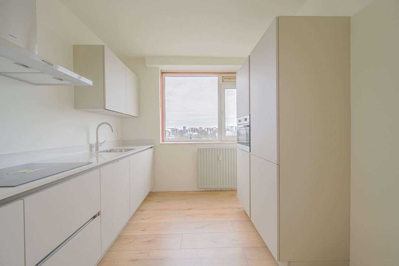 Renovated apartment with a view - Image 4
