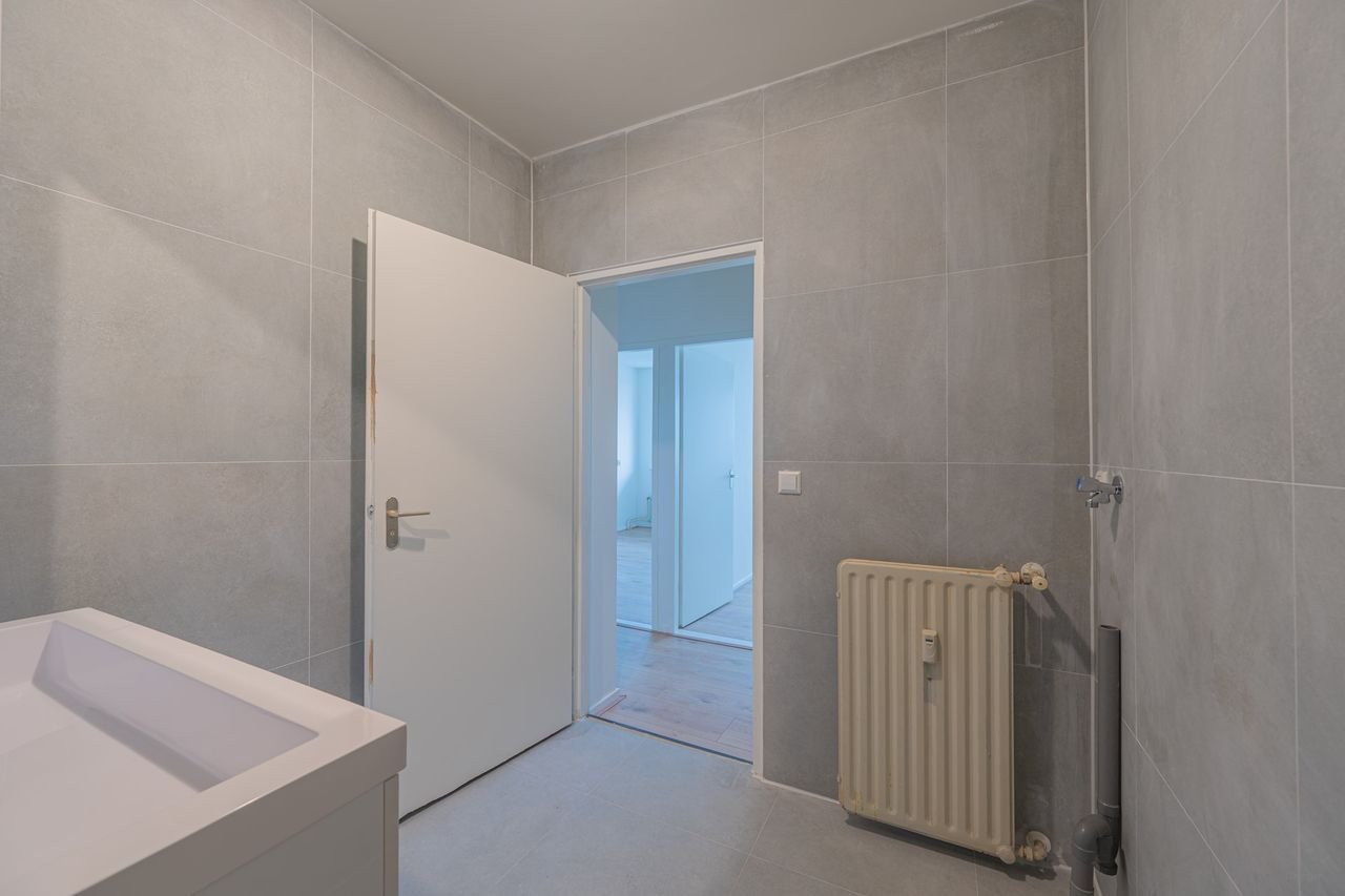 Renovated apartment with a view - Image 15