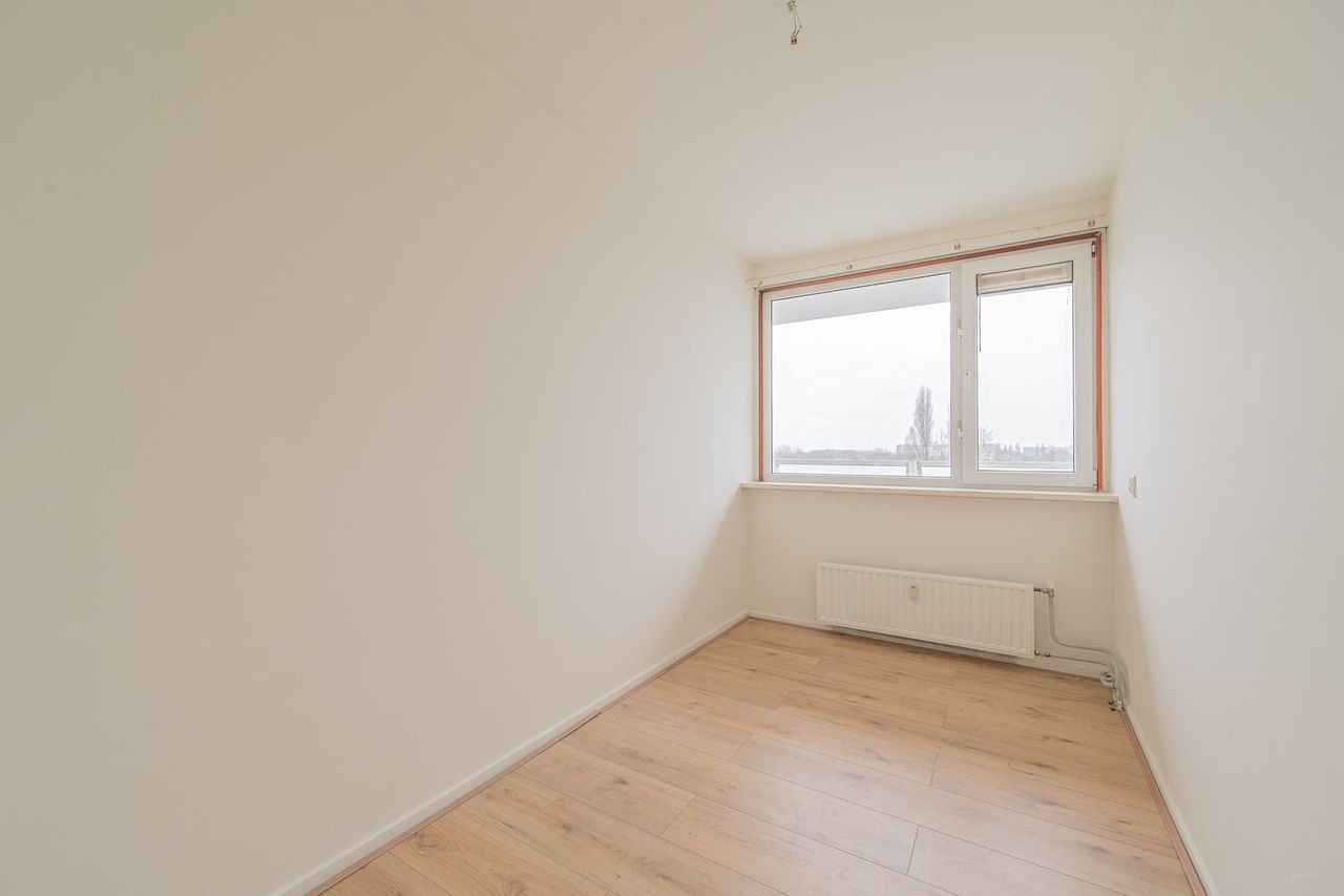 Renovated apartment with a view - Image 12