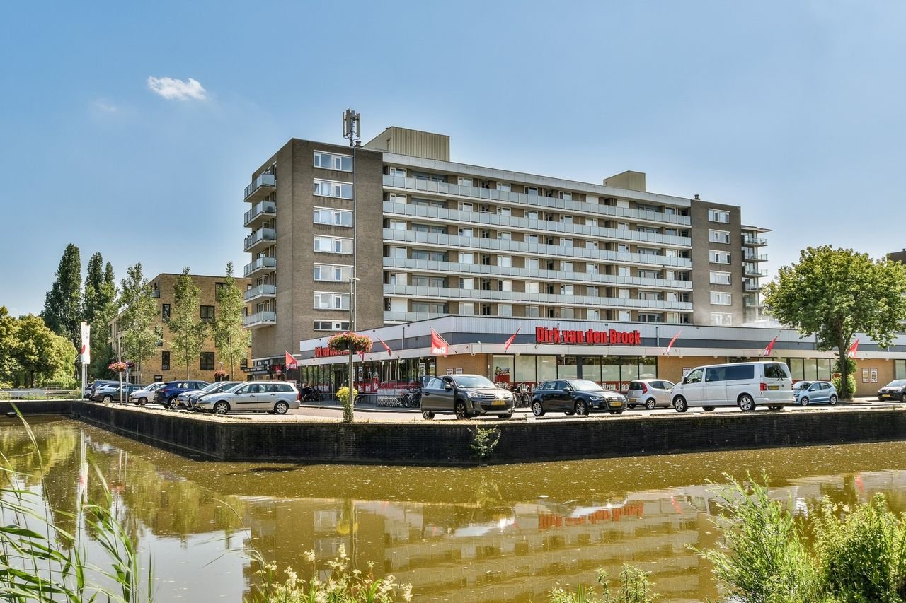 Renovated apartment with a view - Image 1