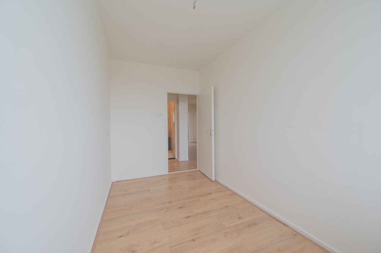 Renovated apartment with a view - Image 13