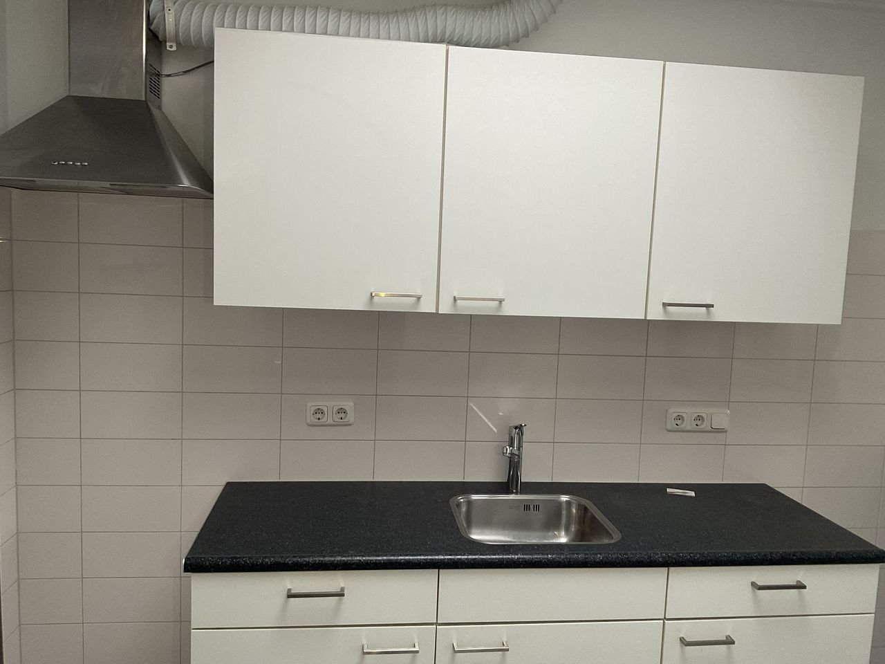 Spacious 4-room house with garden in Hoogeveen - Image 1