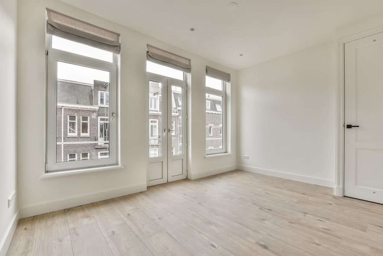 2-kamer appartement met balkon in De Pijp - Afbeelding 2