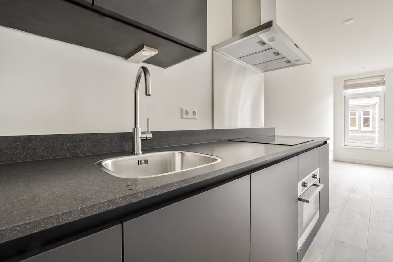 2-kamer appartement met balkon in De Pijp - Afbeelding 10