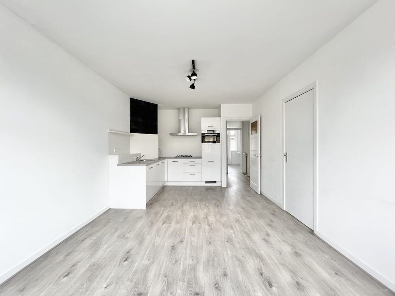 Appartement met balkon in Rivierenbuurt - Afbeelding 1