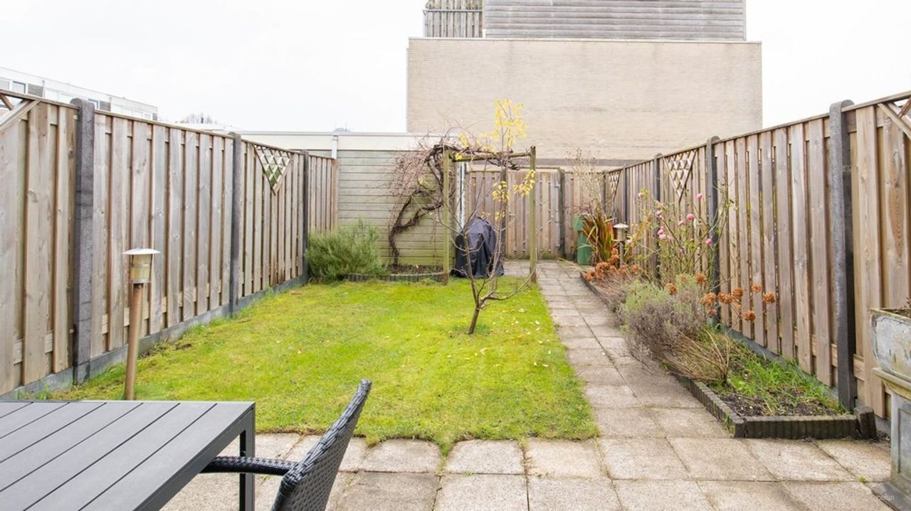 Sunny house with deep garden in Leiden - Image 12