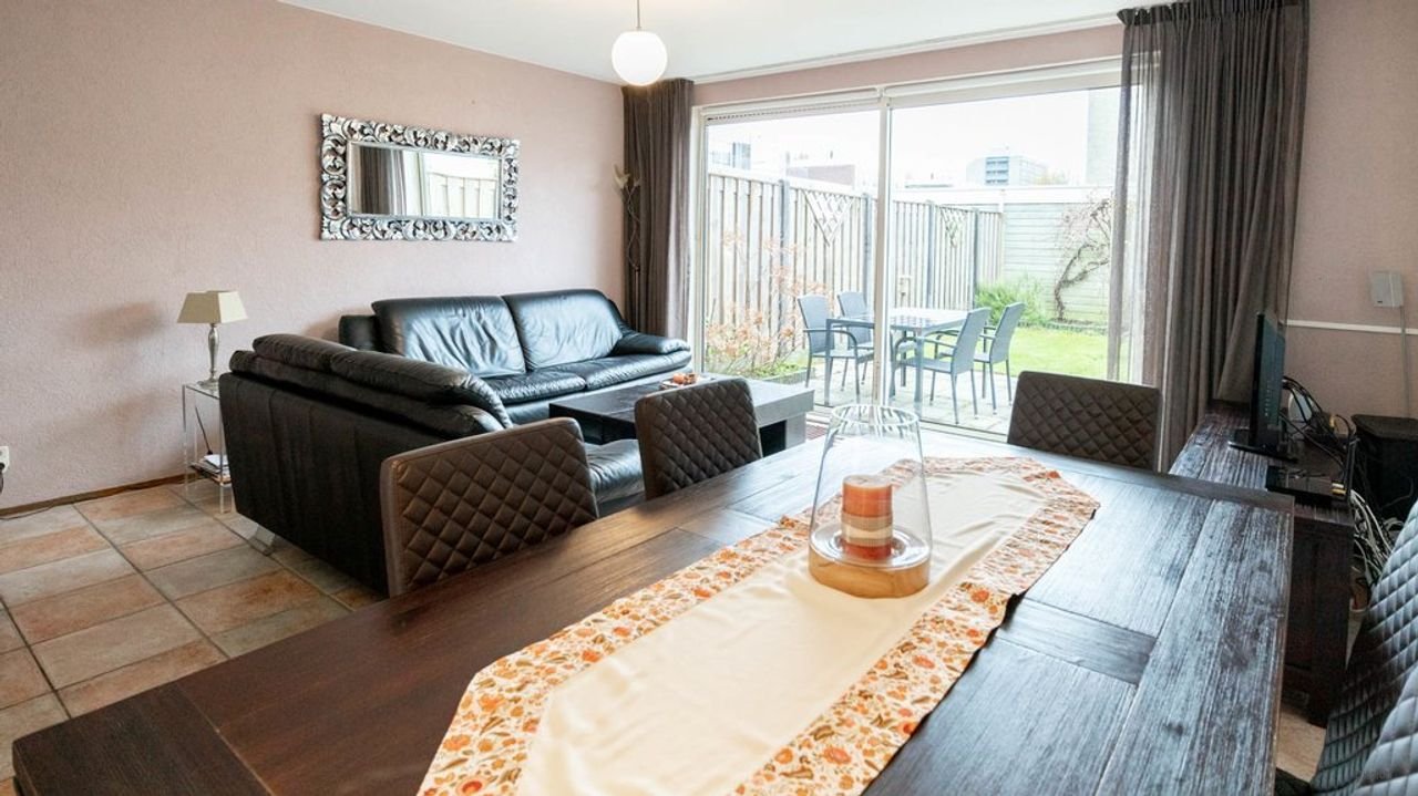 Sunny house with deep garden in Leiden - Image 8