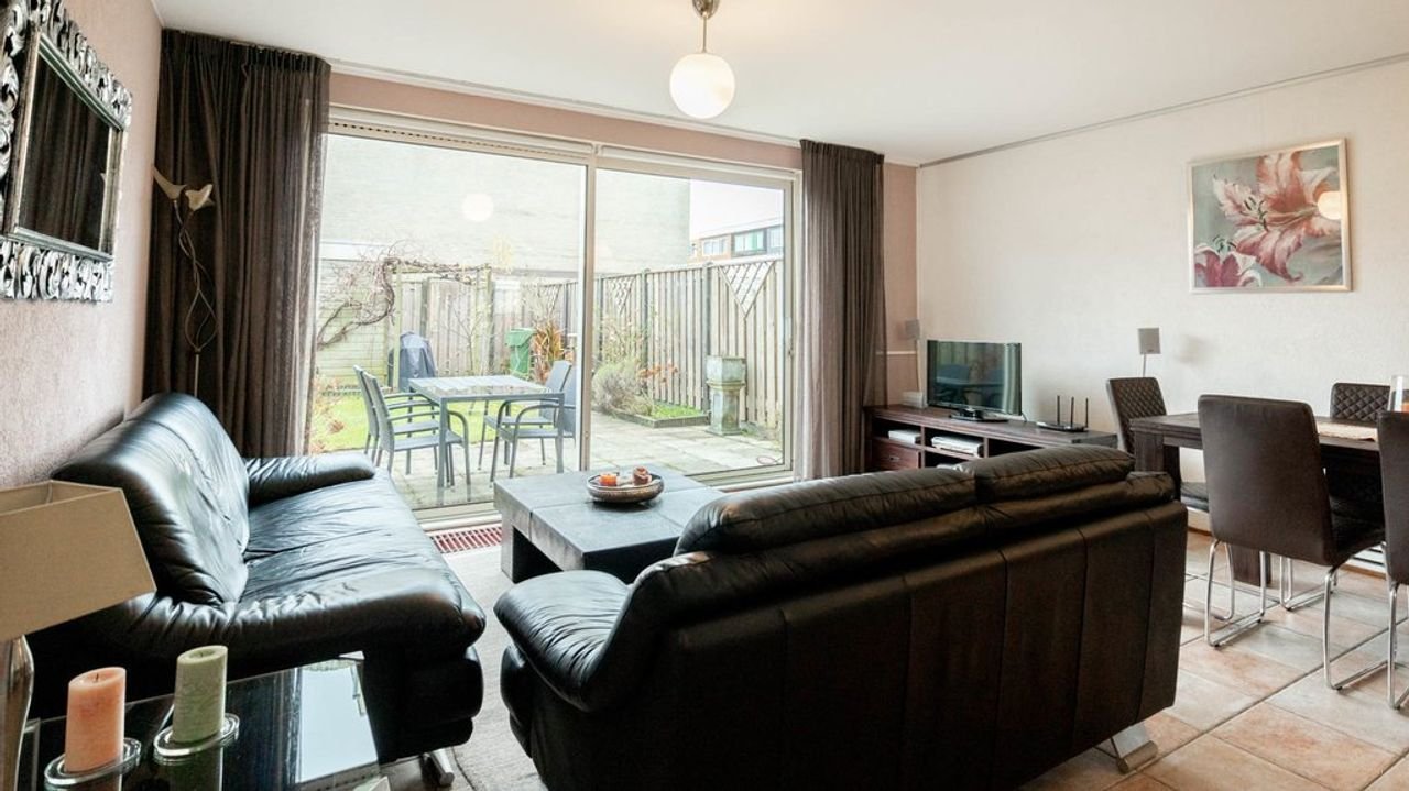 Sunny house with deep garden in Leiden - Image 10