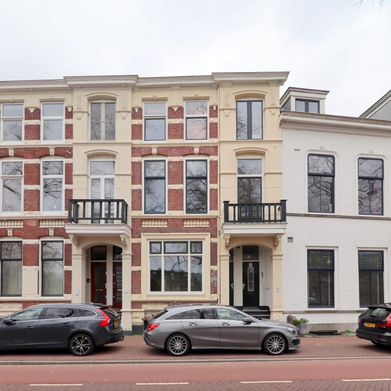 Renovated house on the canal - Image 1