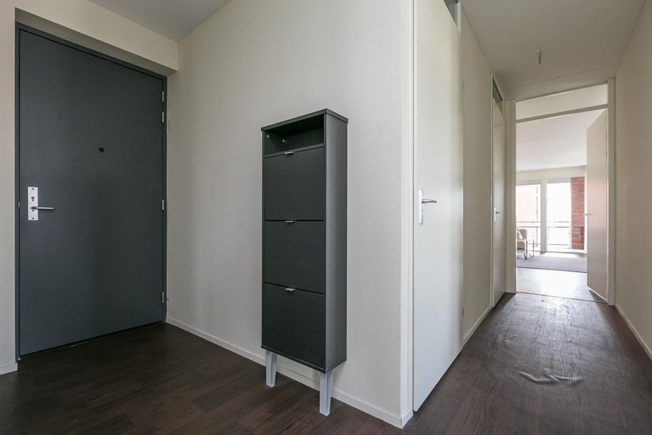 City Center Living: 100 m² with Private Parking Garage - Image 11