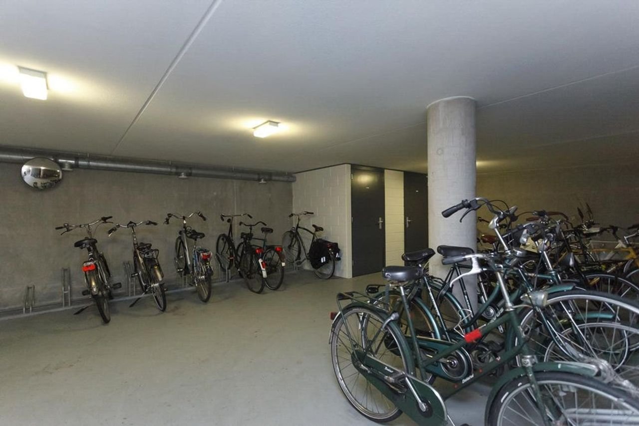 City Center Living: 100 m² with Private Parking Garage - Image 23