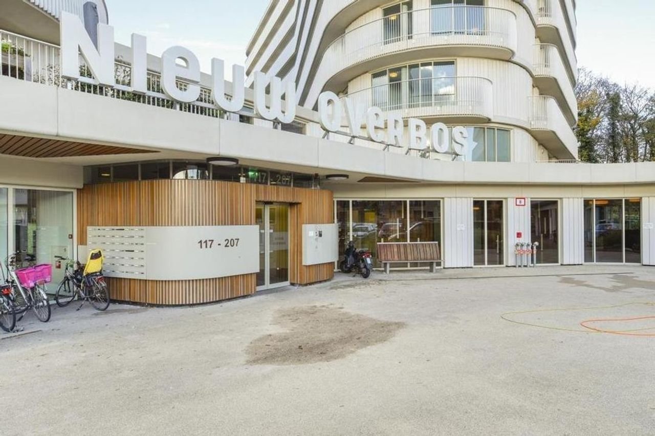 Ruim 3-kamerappartement met eigen parking - Afbeelding 2