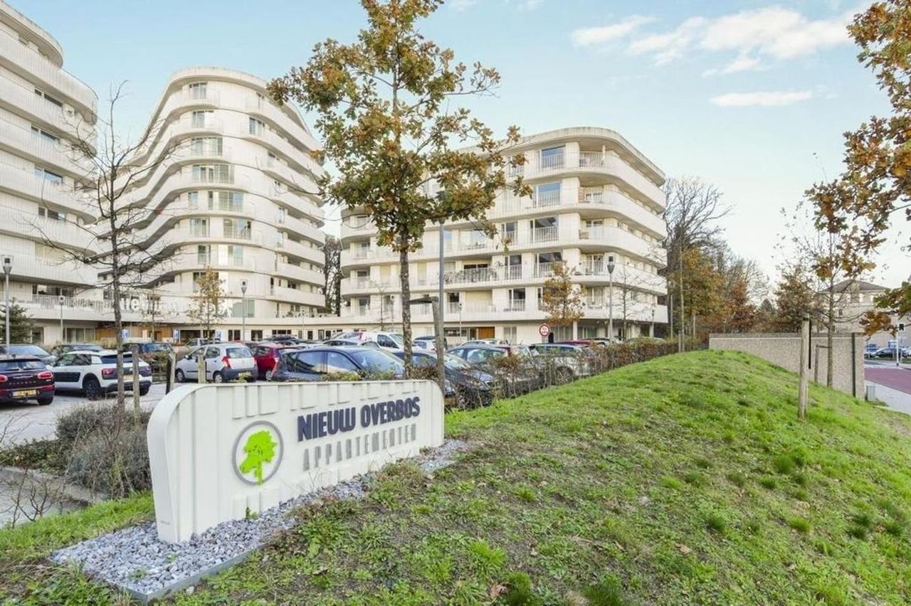 Ruim 3-kamerappartement met eigen parking - Afbeelding 1