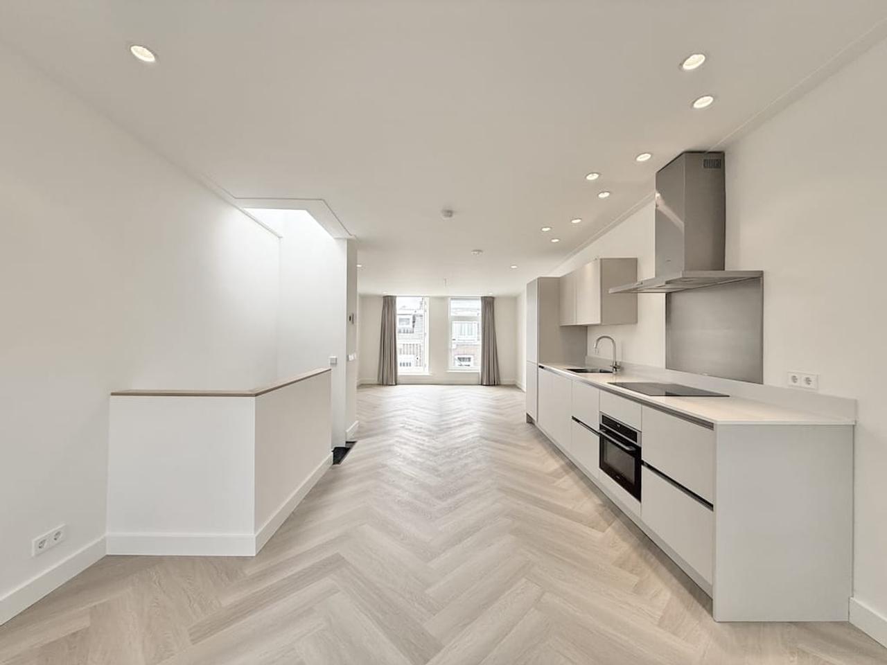 Dubbel bovenhuis met balkon in De Pijp - Afbeelding 1