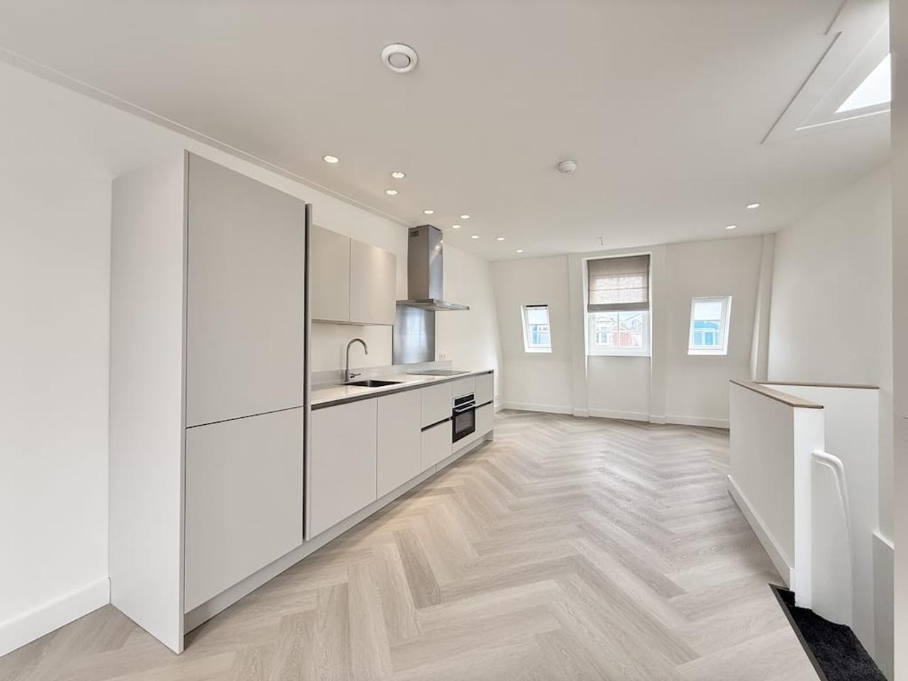 Dubbel bovenhuis met balkon in De Pijp - Afbeelding 2