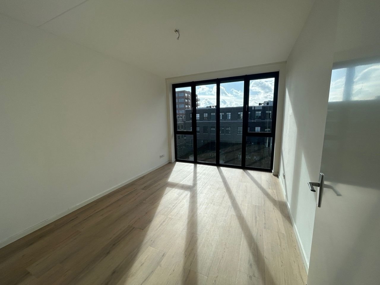 Modern living at Oranjekade - Image 5