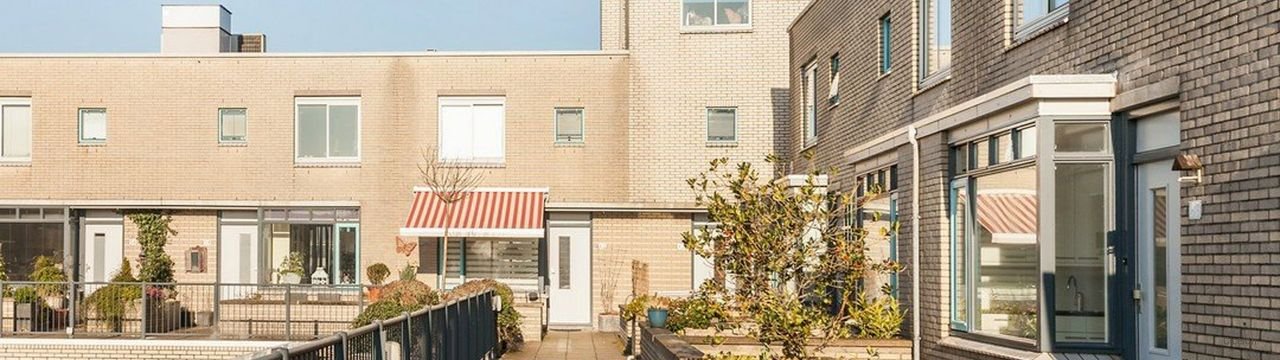 Spacious home with garden and 3 bedrooms - Image 1