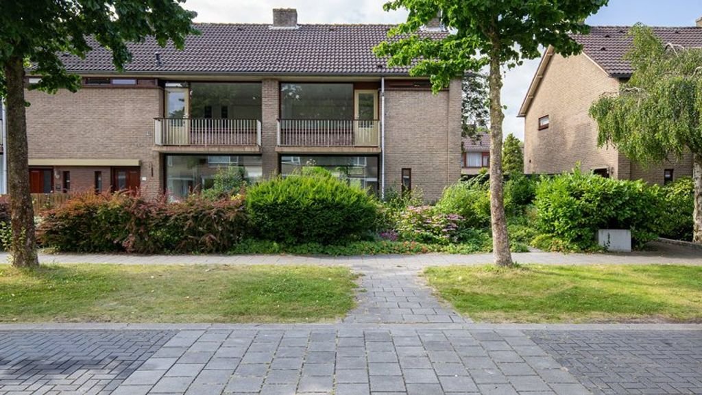 House with garden and 4 bedrooms - Image 2