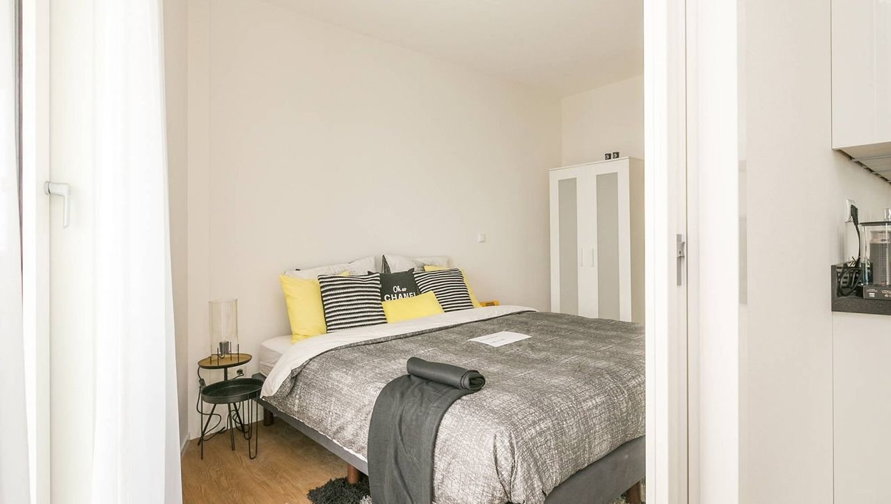 Modern appartement bij Amstelstation op 12e etage - Afbeelding 1