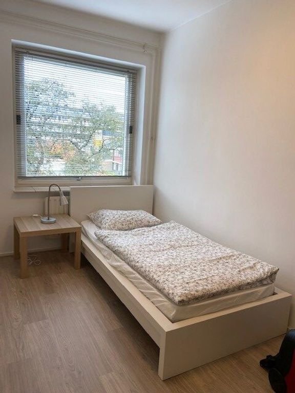 Bright 4-room apartment surrounded by greenery - Image 13