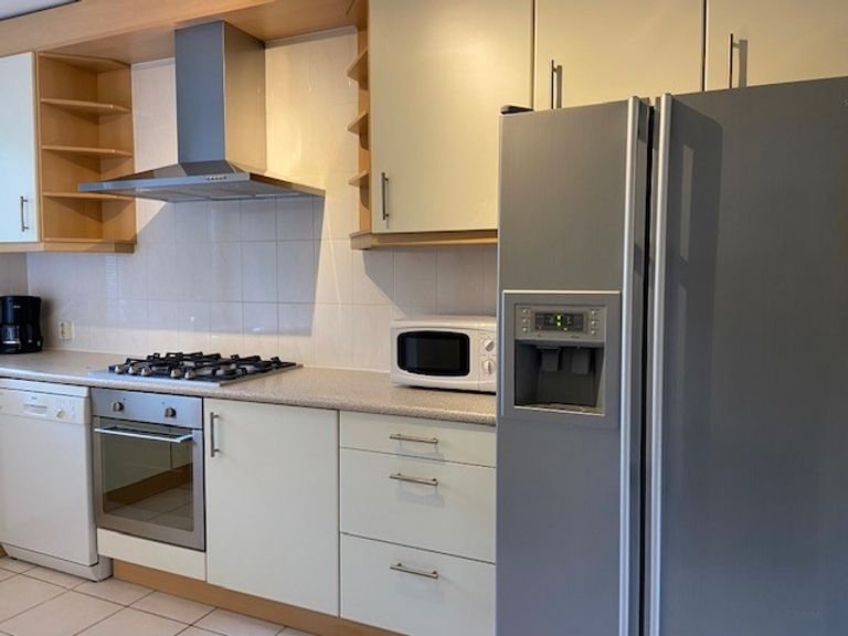 Bright 4-room apartment surrounded by greenery - Image 7