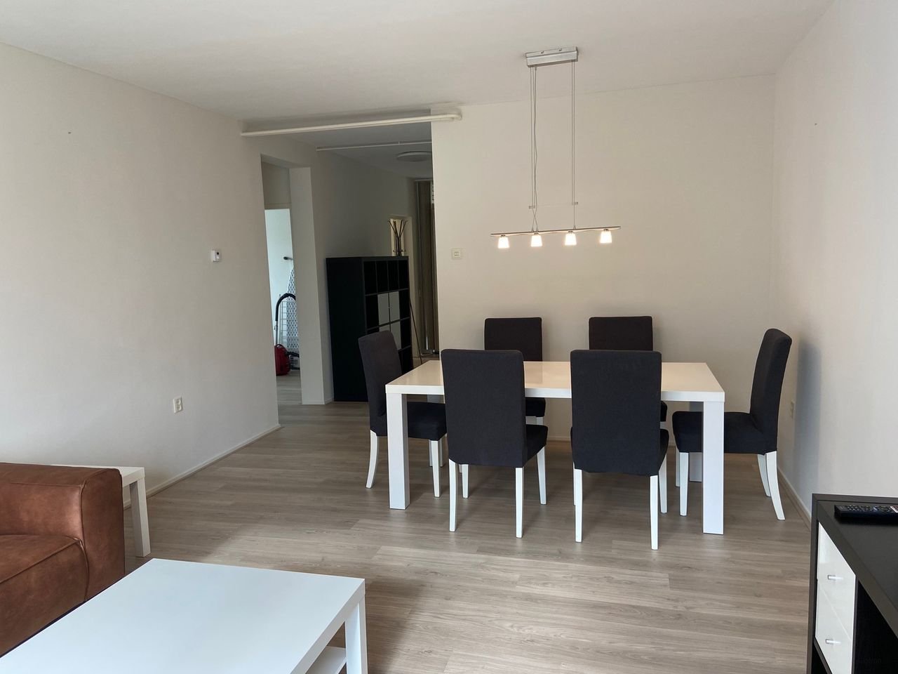 Bright 4-room apartment surrounded by greenery - Image 6