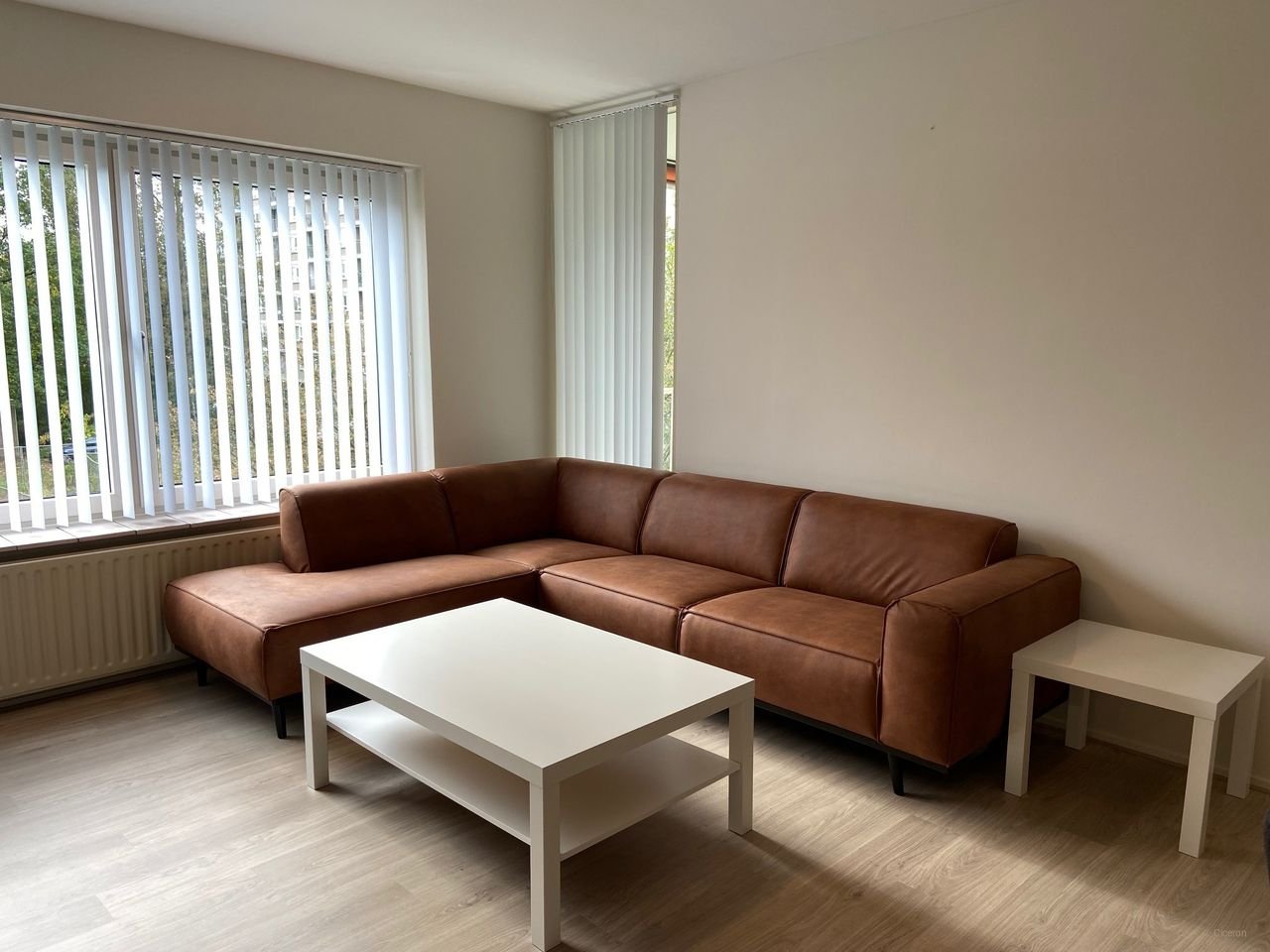 Bright 4-room apartment surrounded by greenery - Image 4