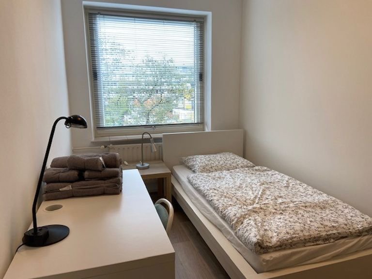 Bright 4-room apartment surrounded by greenery - Image 14