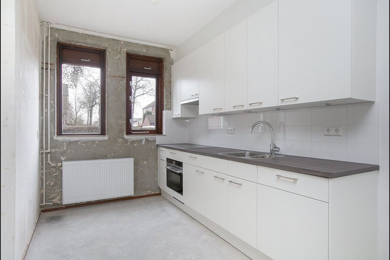 Spacious 5-bedroom family home - Image 8