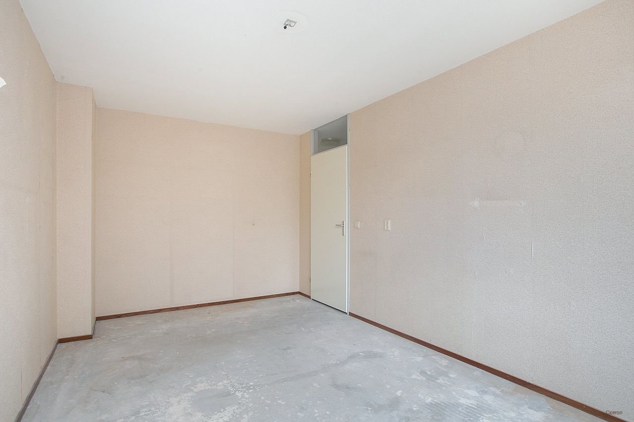 Spacious 5-bedroom family home - Image 15