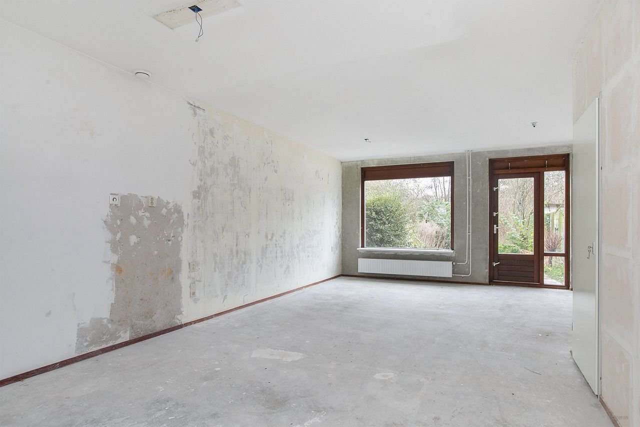 Spacious 5-bedroom family home - Image 2