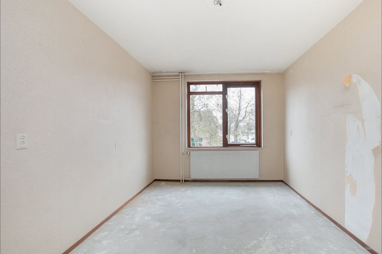 Spacious 5-bedroom family home - Image 14