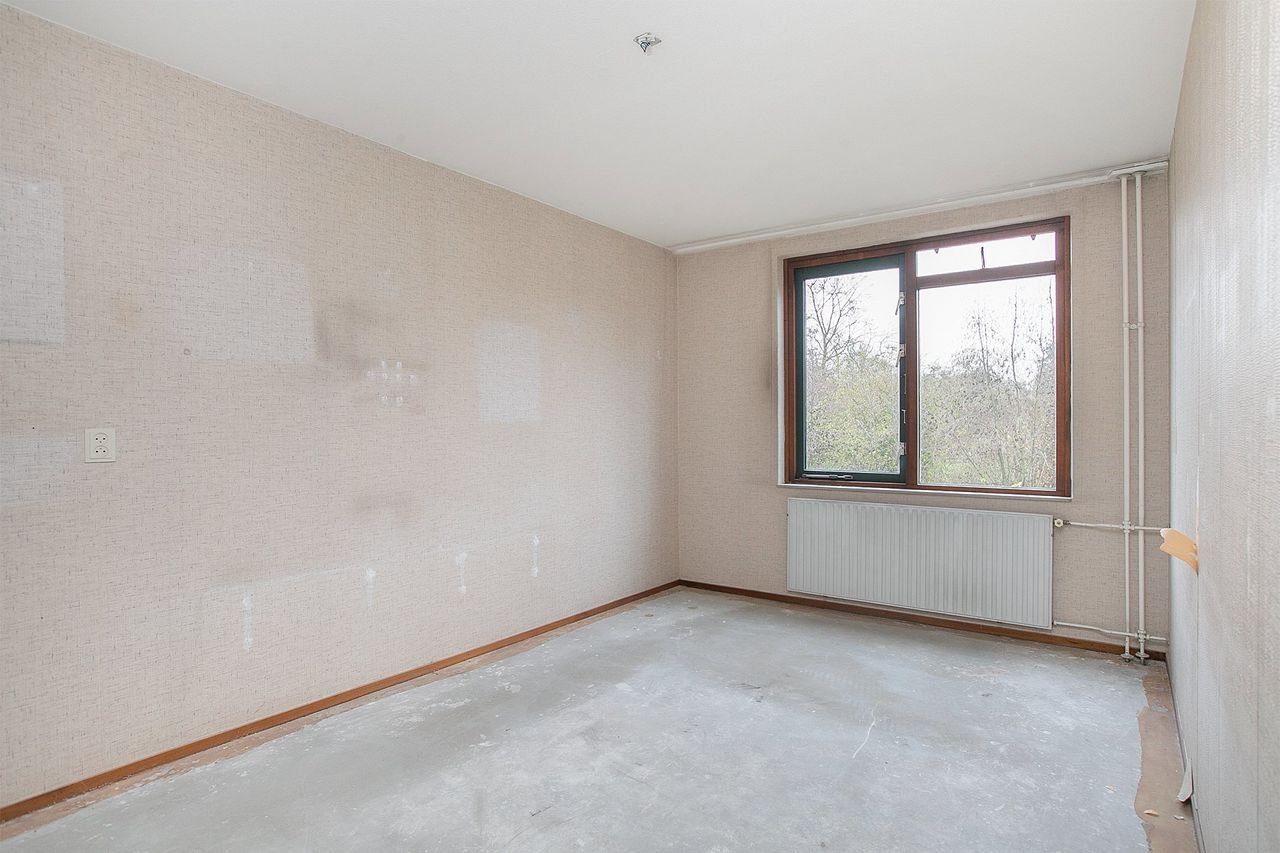 Spacious 5-bedroom family home - Image 12