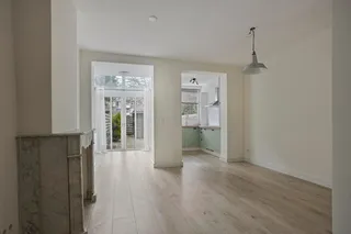 Benedenhuis met diepe tuin bij het Vondelpark