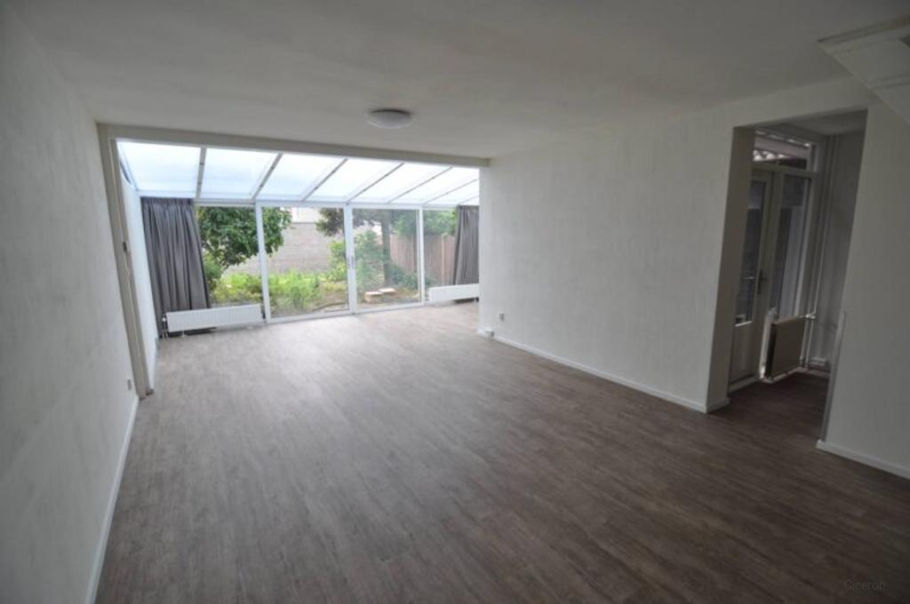 128 m2 home with conservatory and garden - Image 3