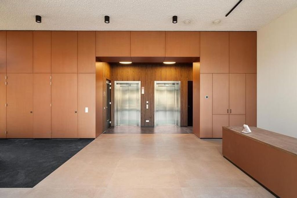 Sunny new-build apartment in Hyde Park - Image 2