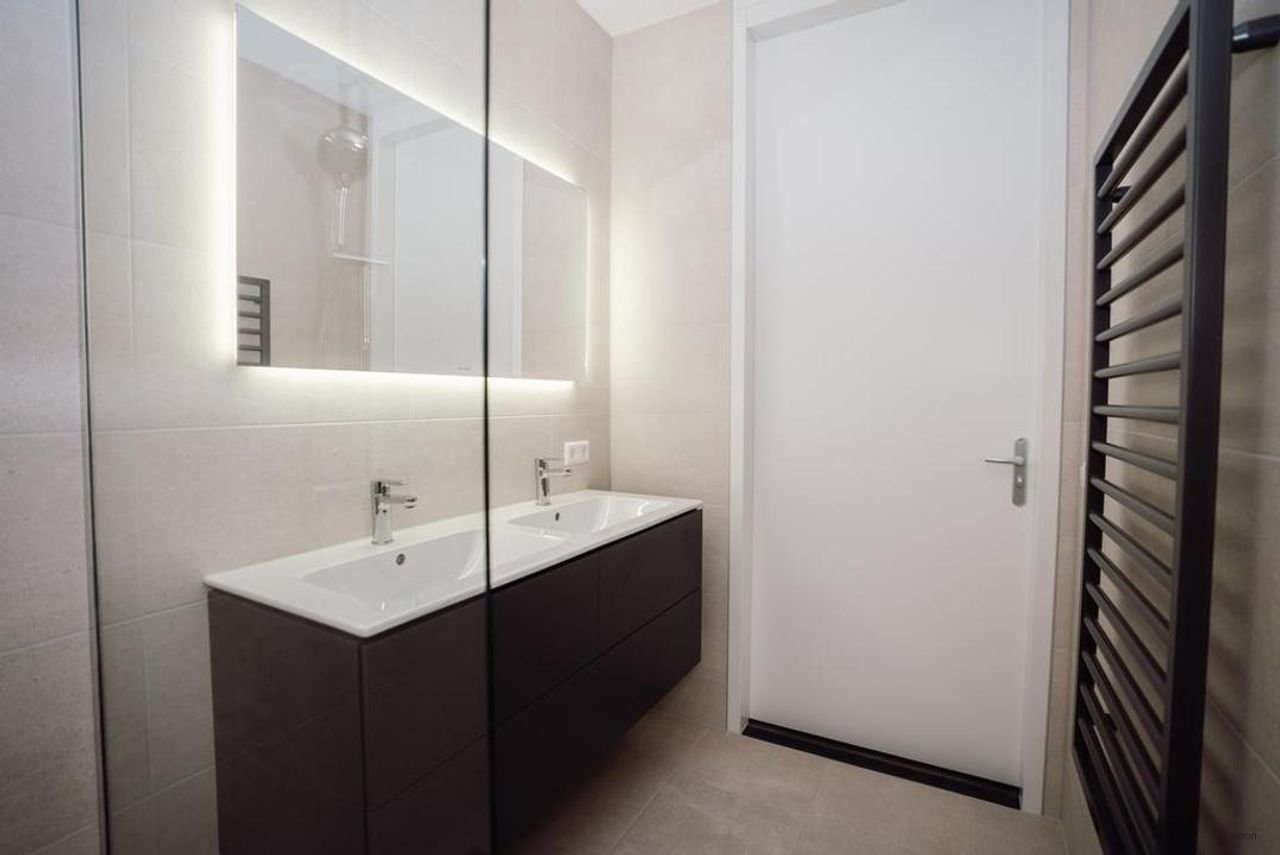 Sunny new-build apartment in Hyde Park - Image 10