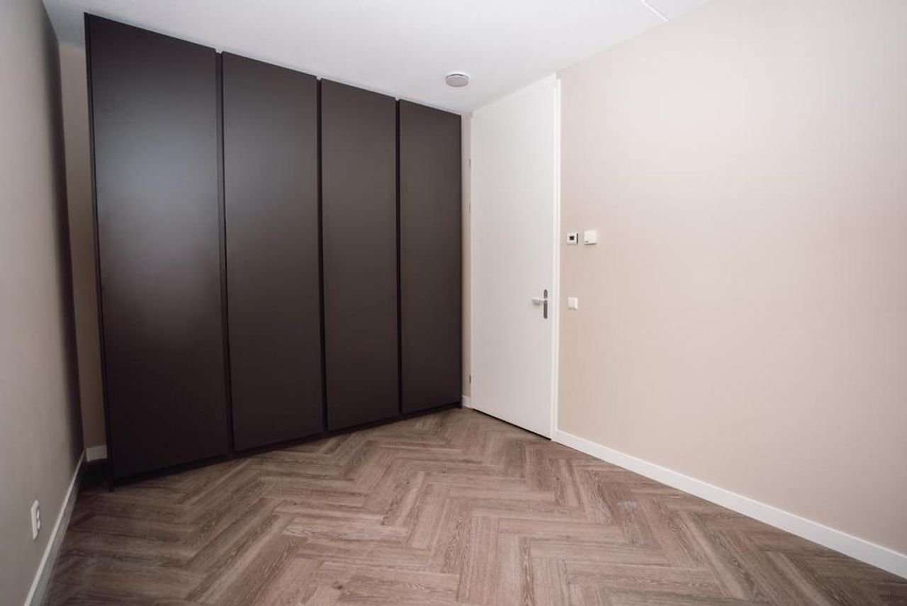 Sunny new-build apartment in Hyde Park - Image 15