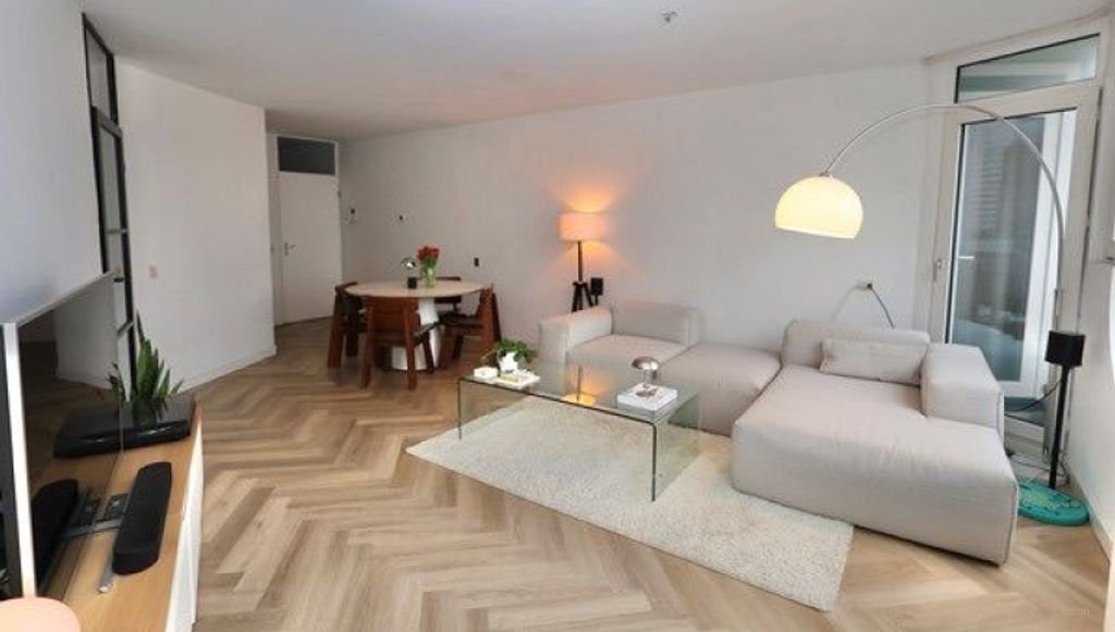 Gemeubileerd appartement op de 8e etage - Afbeelding 1