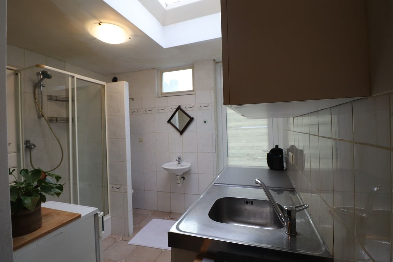 Gemeubileerde studio met tuin in De Heeg - Afbeelding 6