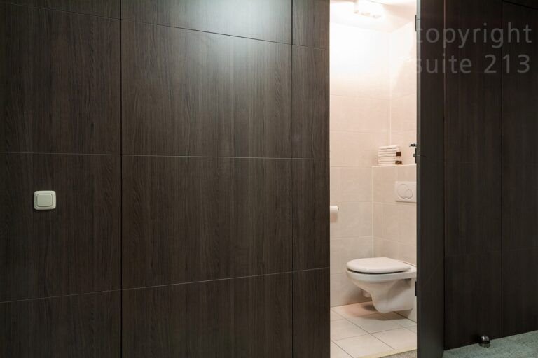 Gemeubileerd appartement met parking in centrum - Afbeelding 8