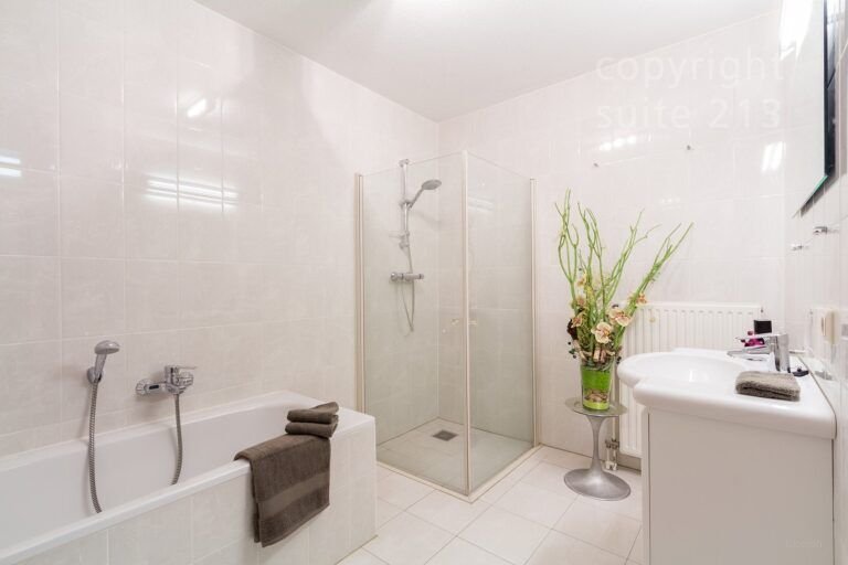 Gemeubileerd appartement met parking in centrum - Afbeelding 7