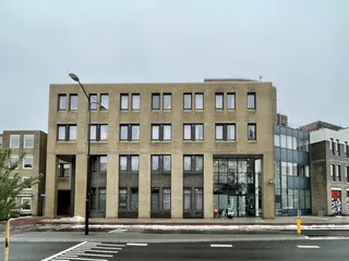 Moderne studio met gym en dakterras