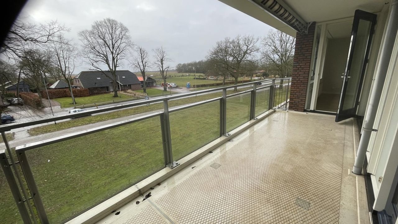 Spacious apartment with balcony near the city center - Image 15